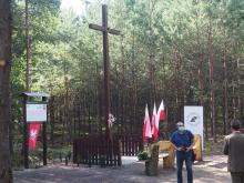 Leśnicy wznieśli krzyż dla upamiętnienia poległych powstańców